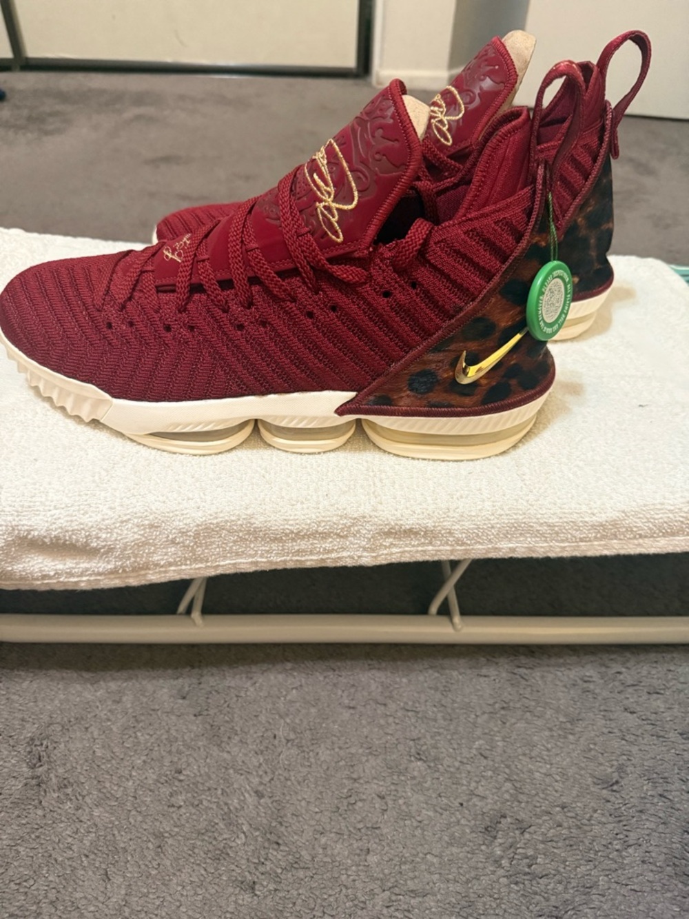 Nike LeBron 16 King. Preowned Size 12. Never Worn. - Picture 4 of 8